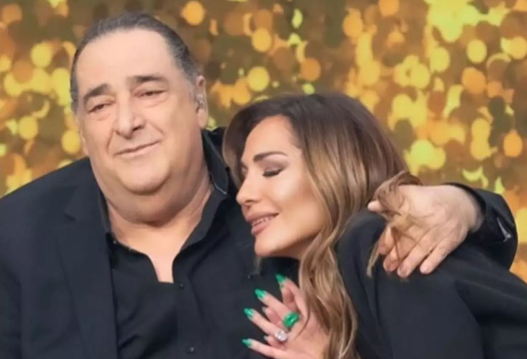 Δέσποινα Βανδή: Ραγίζει καρδιές το «αντίο» στον Βασίλη Καρρά – «Ζει στην καρδιά μου και τον ευγνωμονώ»