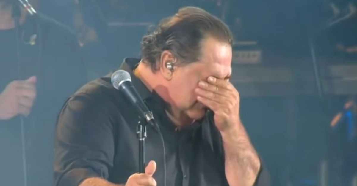 Βασίλης Καρράς δάκρυα συναυλία