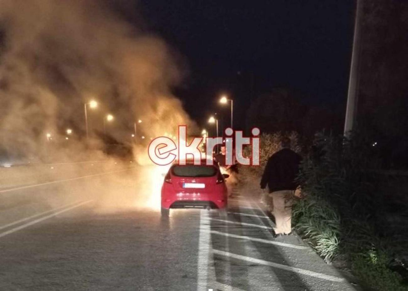 Ηράκλειο: Aυτοκίνητο «λαμπάδιασε» στον ΒΟΑΚ – ΦΩΤΟ και ΒΙΝΤΕΟ