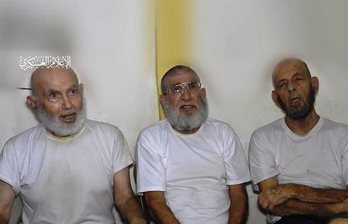 Χαμάς: Δημοσιοποίησε βίντεο με τρεις ομήρους που παρακαλούν για την ελευθερία τους – «Μην μας αφήσετε να γεράσουμε εδώ»