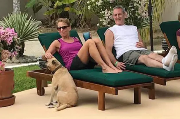 Ζευγάρι πτώματα στρατιωτική βάση