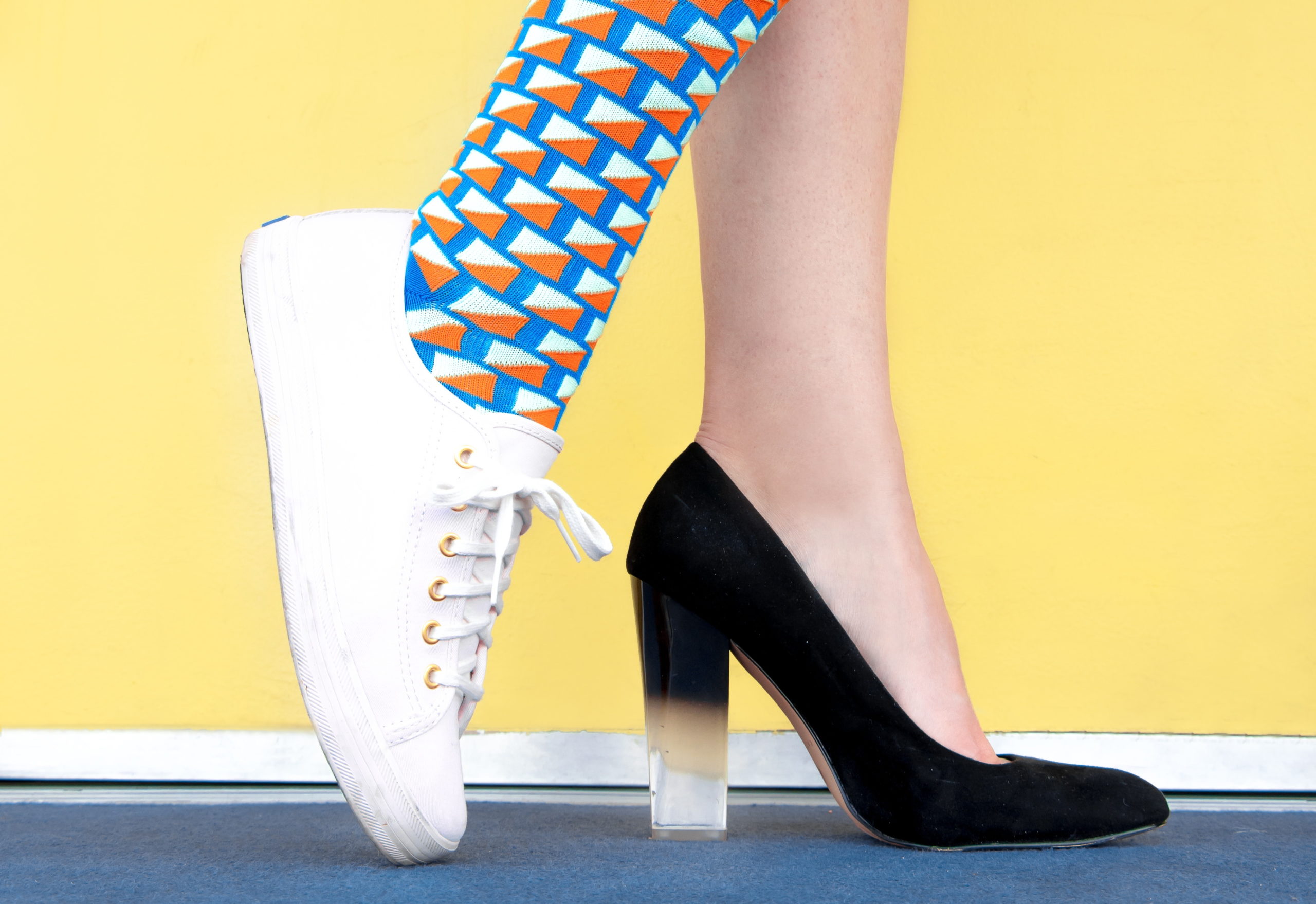 Απαλλαγείτε από τις άσχημες μυρωδιές στα παπούτσια με ένα συστατικό που υπάρχει στην κουζίνα σας