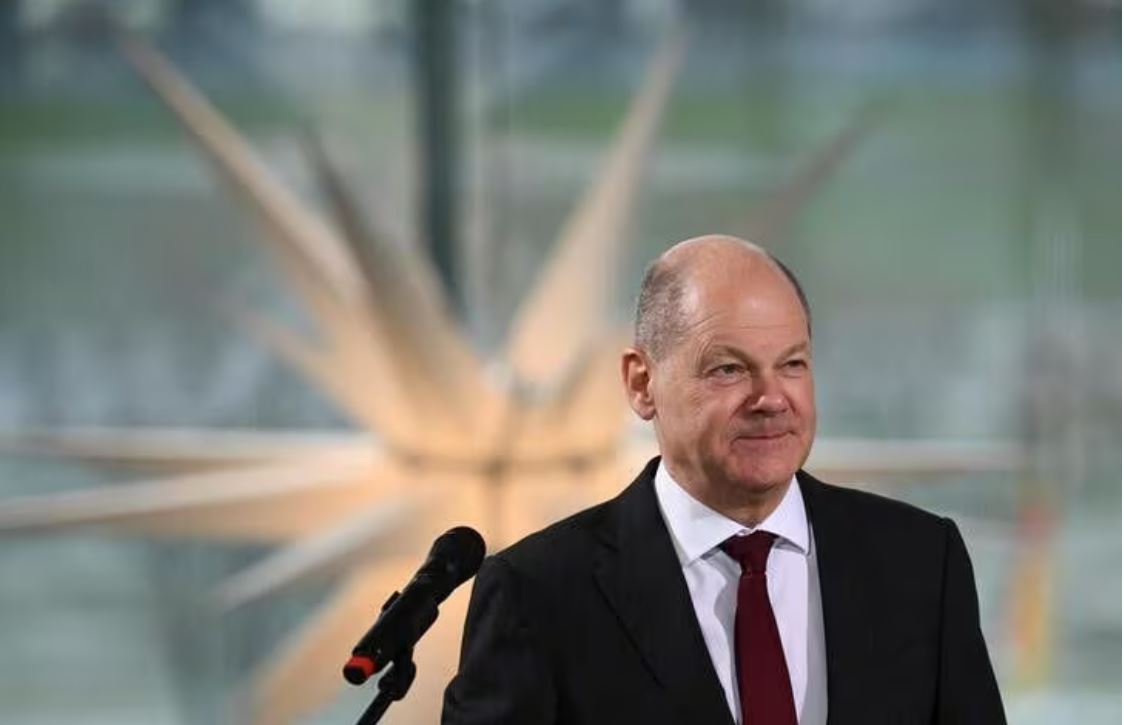 Σολτς υπέρ Αλβανίας: «Να προχωρήσει η ένταξή της στην Ευρωπαϊκή Ένωση»