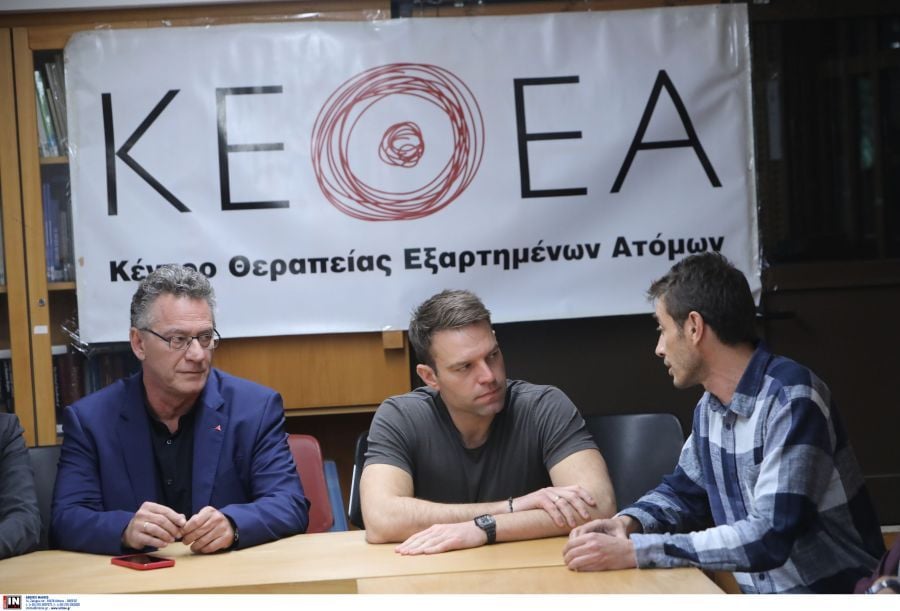 Στέφανος Κασσελάκης: Φραστικό επεισόδιο με τον πρόεδρο του ΚΕΘΕΑ – ΒΙΝΤΕΟ