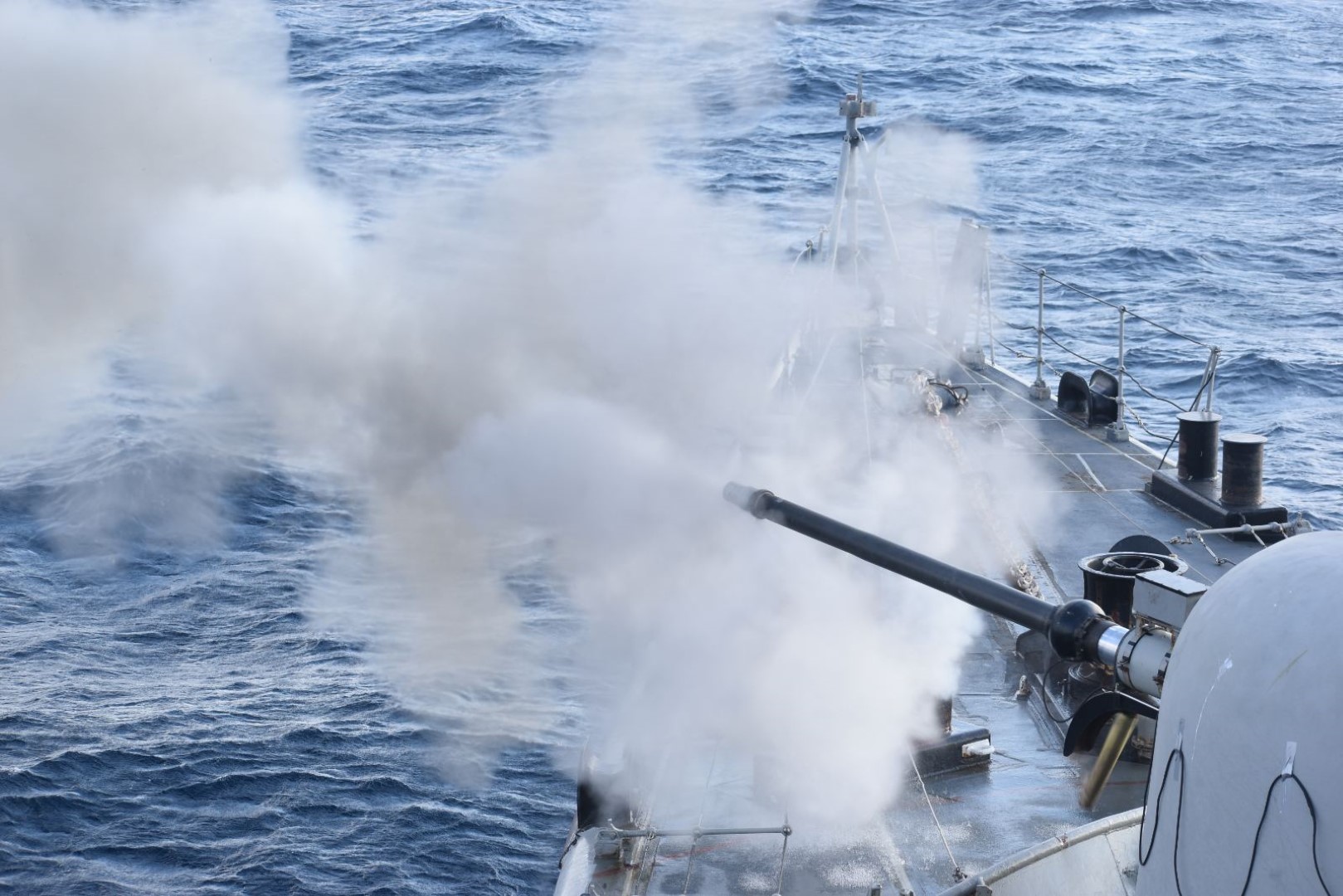 «Φωτιά» από τα κανόνια του Πολεμικού Ναυτικού στο Αιγαίο – ΦΩΤΟ