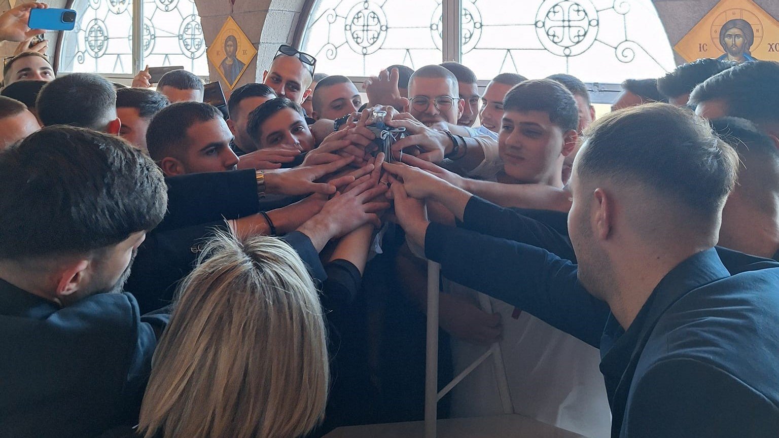 Ναύπλιο: Βάπτιση με 27 νονούς στον Ιερό Ναό Ευαγγελίστριας
