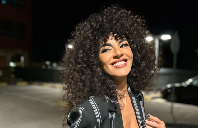 Μαρία Σολωμού χορεύει με μαγιό