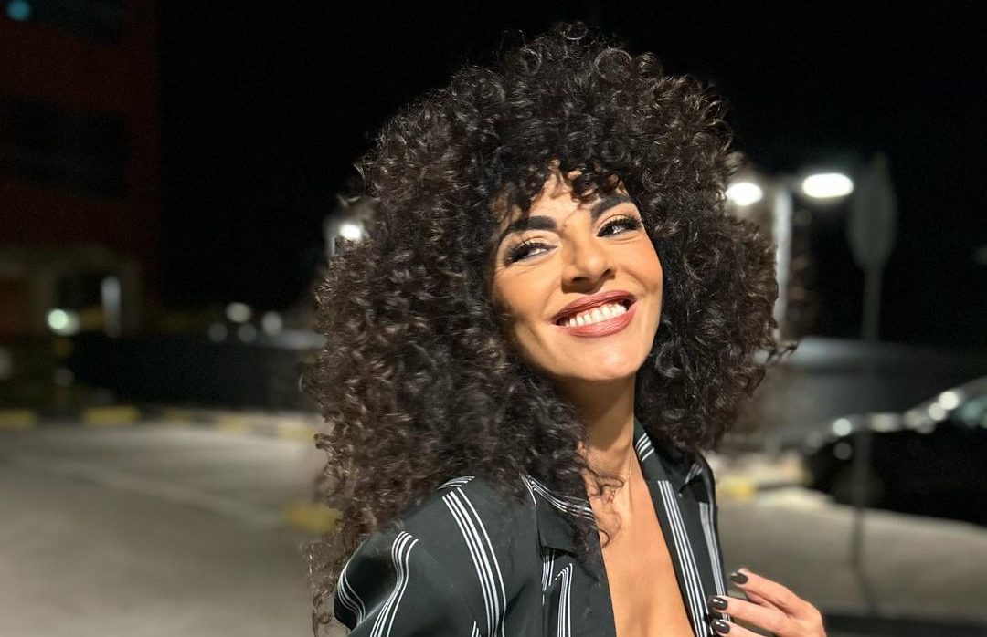 Μαρία Σολωμού χορεύει με μαγιό