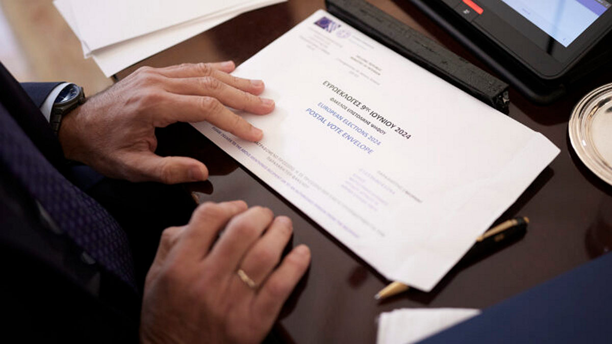 Βουλή: Κατατέθηκε το σχέδιο νόμου για την επιστολική ψήφο