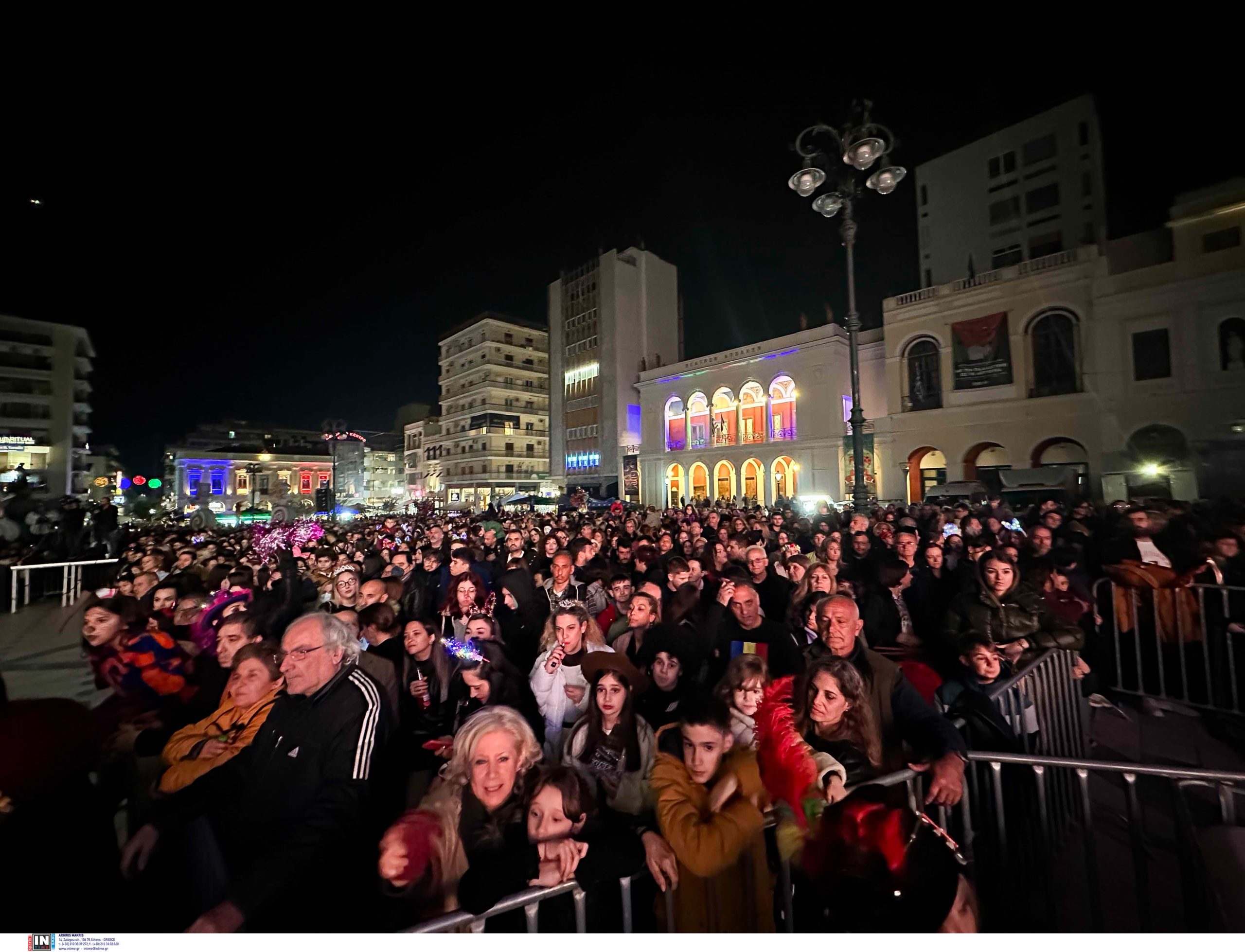 Πατρινό καρναβάλι: Ξεκίνησε με την τελετή έναρξης στην κατάμεστη από κόσμο πλατεία Γεωργίου