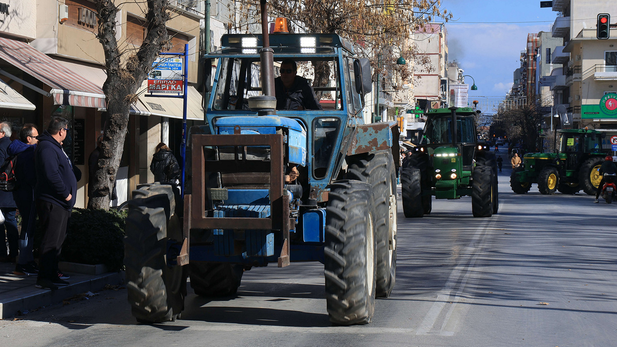 Στα μπλόκα οι αγρότες – Ανοιχτό το ενδεχόμενο να κλείσει η Εθνική Οδός σε Λάρισα, Τρίκαλα, Καρδίτσα και Βόλο