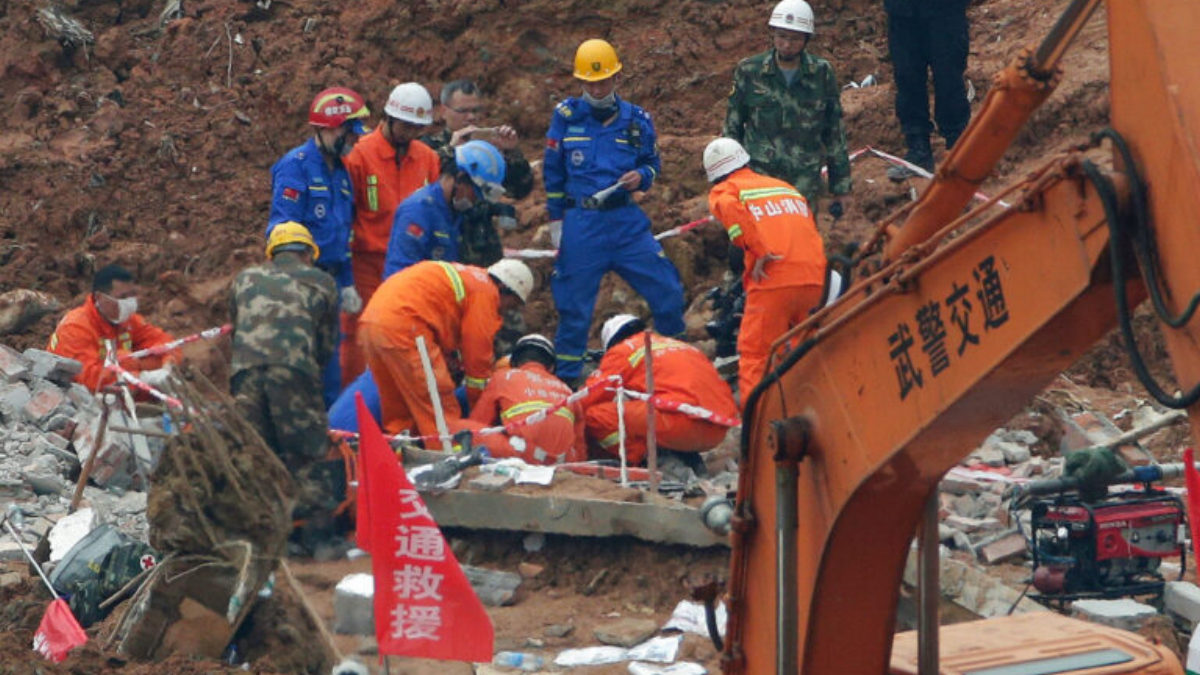 Τραγωδία στην Κίνα: Τουλάχιστον 50 άτομα καταπλακώθηκαν έπειτα από κατολίσθηση στην επαρχία Γιουνάν