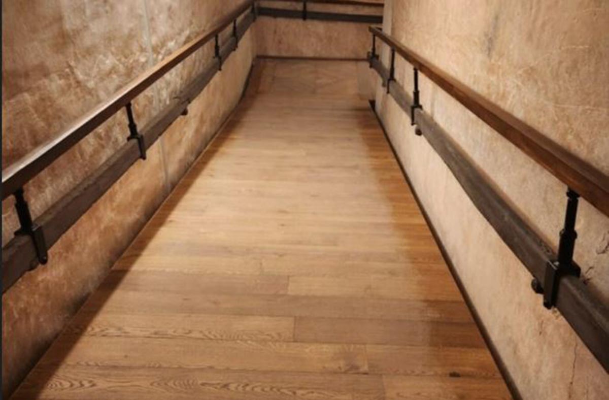 Αγία Σοφία: Έστρωσαν με παρκέ τα ιστορικά σκαλιά