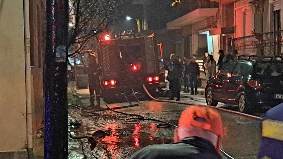 Λάρισα: Φωτιά σε διαμέρισμα πρώτου ορόφου στη Νεάπολη – Άμεση επέμβαση της Πυροσβεστικής