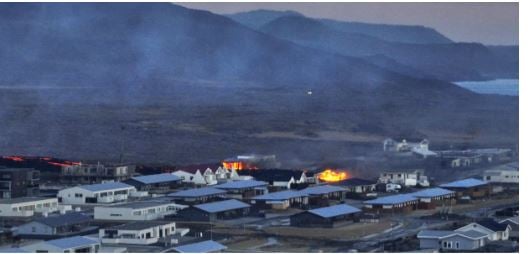 Ισλανδία: Κάηκαν σπίτια στο Γκρίνταβικ – «Πιθανές οι συχνές ηφαιστειακές εκρήξεις» λένε οι ειδικοί