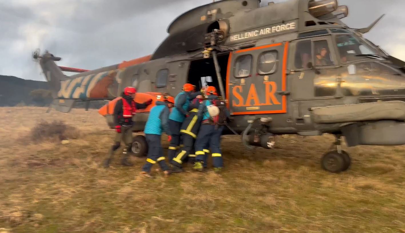 Βίντεο: Η διάσωση του κυνηγού με Super Puma στον Κίσσαβο