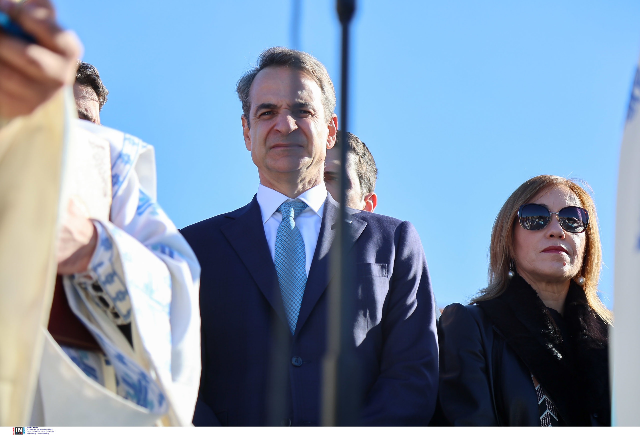 Μητσοτάκης: Θα βρισκόμαστε στην πρώτη γραμμή για την αντιμετώπιση των προκλήσεων – Μαζί με τον γιο του στα Χανιά για τα Θεοφάνια