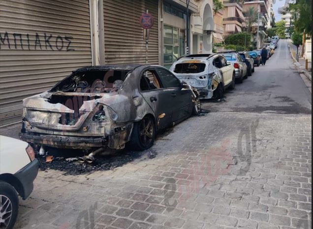 Παλαιό Φάληρο: Πέταξαν φωτοβολίδες και έκαψαν αυτοκίνητο – Σοβαρές ζημιές και σε δεύτερο όχημα