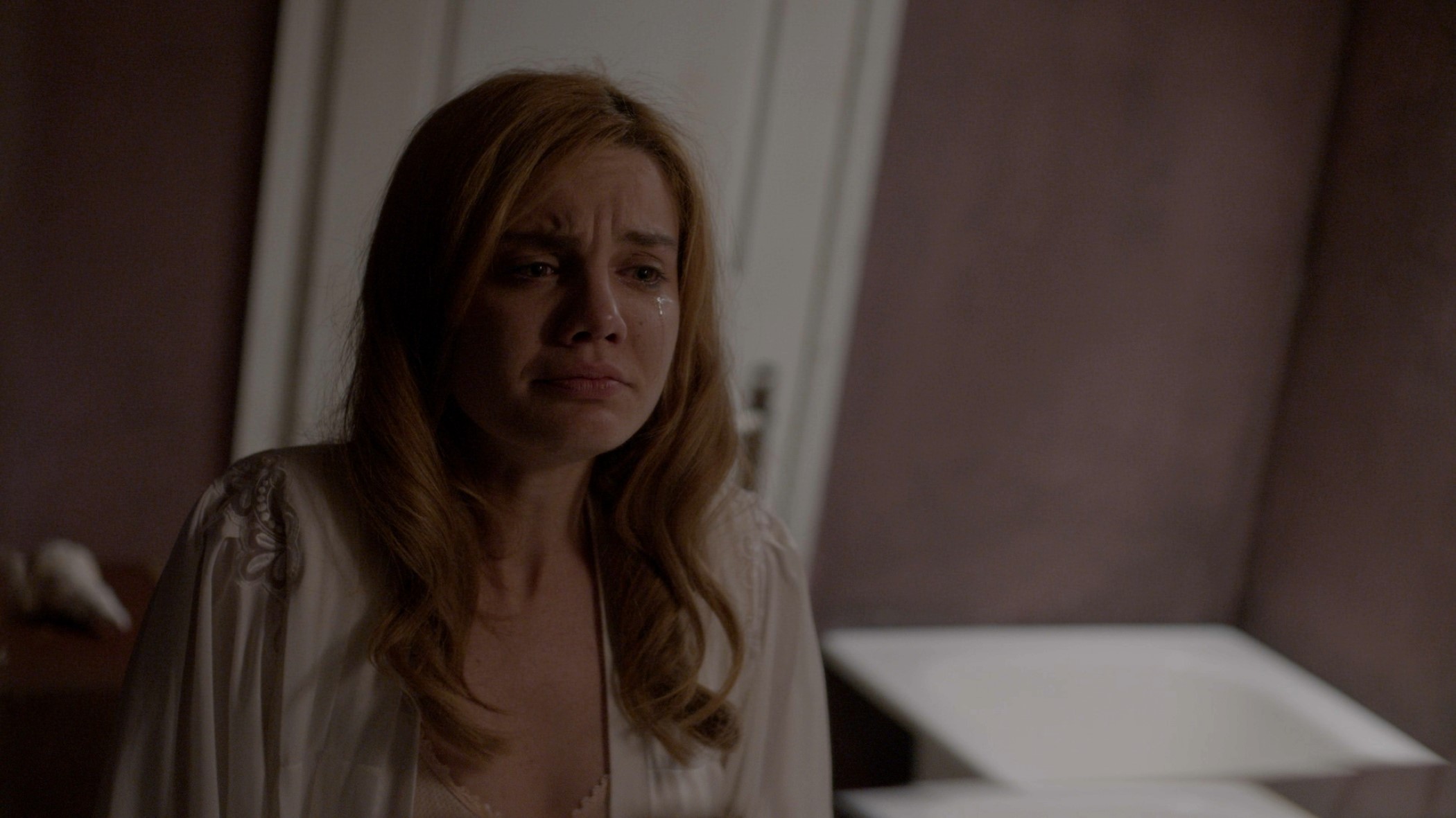 Το προξενιό της Ιουλίας: Η Ιουλία ξεσπά σε κλάματα παρά την προσπάθεια του Γιωργίκη να την συνεφέρει