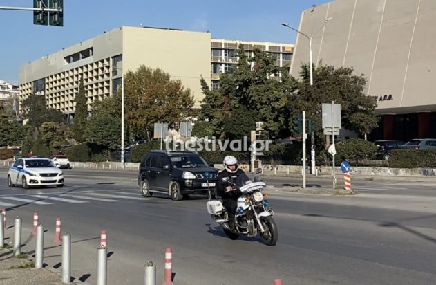 Θεσσαλονίκη: Γέφυρα ζωής από αστυνομικούς για τη μεταφορά βρέφους