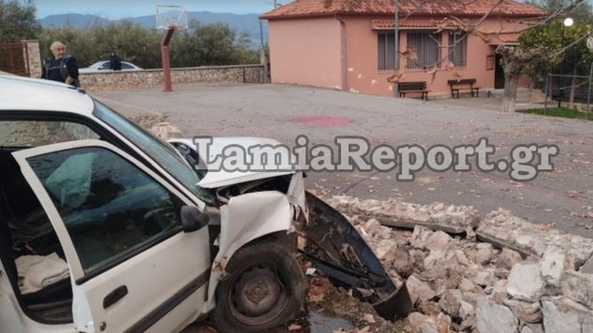 Φθιώτιδα: Εξετράπη της πορείας του κι έπεσε πάνω σε μαντρότοιχο σχολείου – ΦΩΤΟ