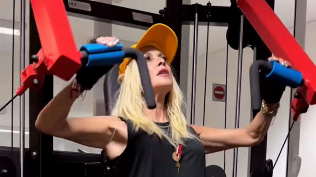 Άννα Βίσση: Γυμνάζεται και τρελαίνει κόσμο – «Πίσω στην κόλαση» – ΒΙΝΤΕΟ