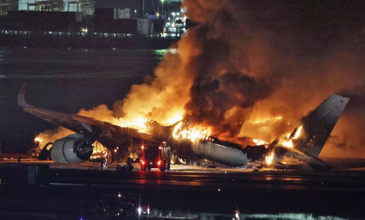Σύγκρουση αεροπλάνων στην Ιαπωνία: Τι θα εξετάσουν οι ερευνητές – Τα νέα στοιχεία από την Japan Airlines