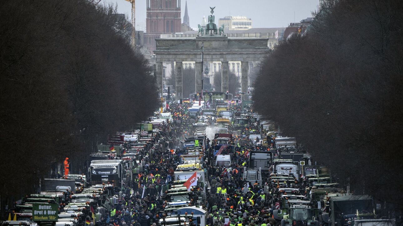 Γερμανία: Ιστορικό συλλαλητήριο των αγροτών στο Βερολίνο – «Δεν υπάρχουν λεφτά» λέει η κυβέρνηση – ΒΙΝΤΕΟ