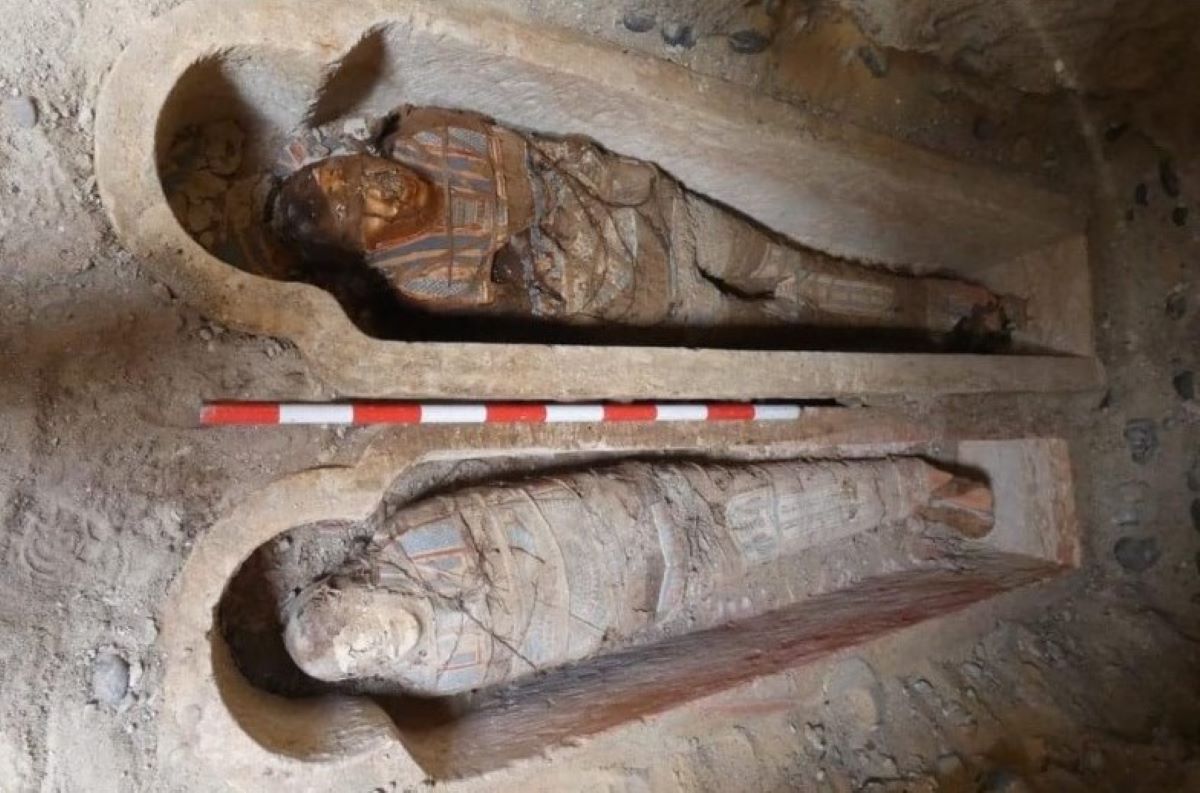 Οι λαξευμένοι τάφοι που εντοπίστηκαν στην Ελ Μπαχνάσα.