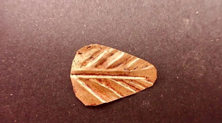 Μία από τις χρυσές γλώσσες που βρέθηκαν σε μούμιες κατά την διάρκεια των ανασκαφών.