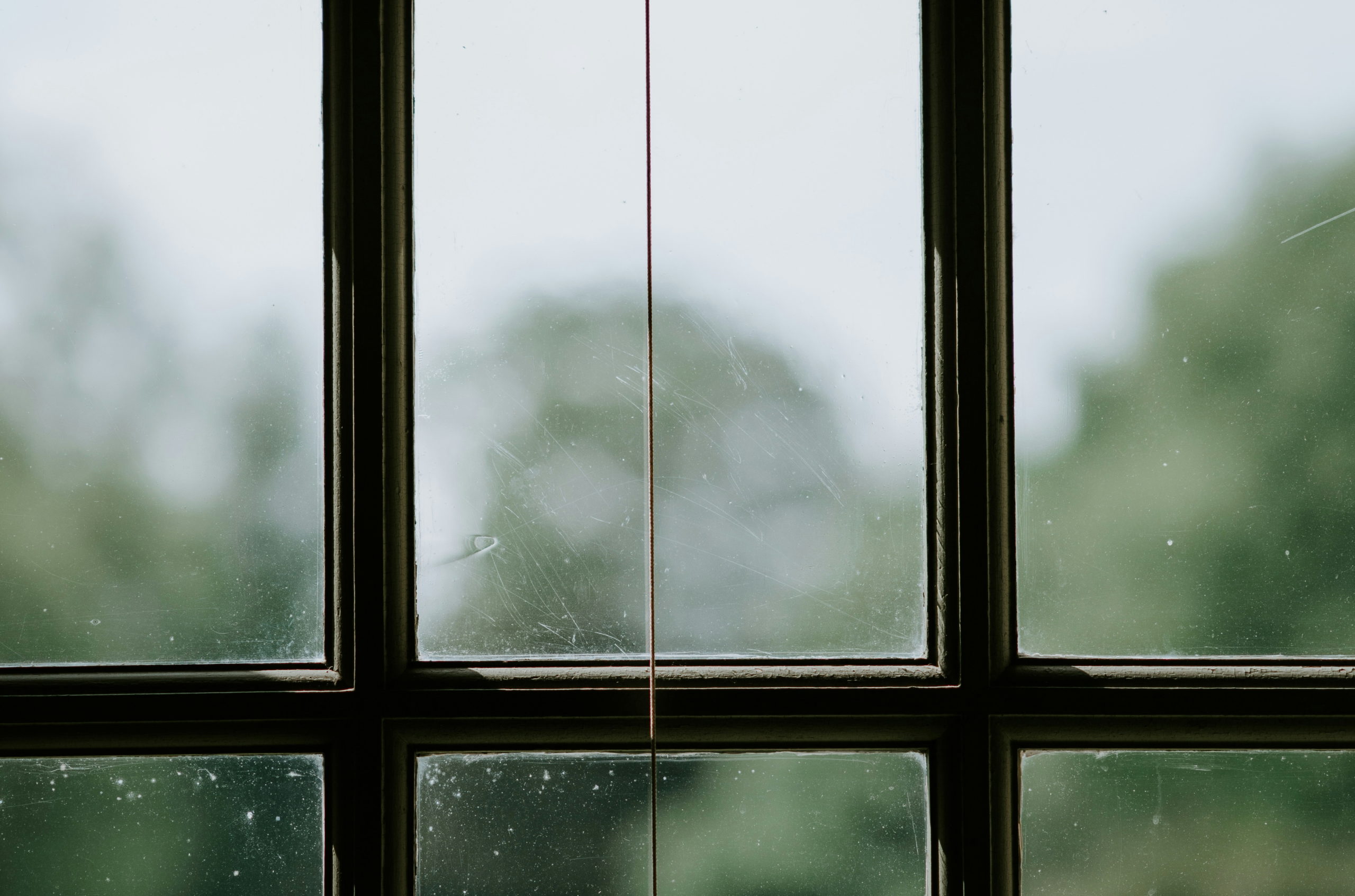 Πώς να αφαιρέσετε τις γρατζουνιές από τις γυάλινες επιφάνειες με ένα υλικό που υπάρχει στην κουζίνα σας