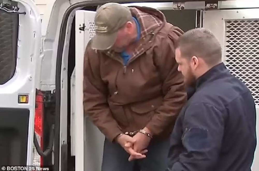 Θρίλερ με τον θάνατο δίχρονης – Βρέθηκε νεκρή στο σπίτι αστυνομικού που είχε κατηγορηθεί για βιασμό παιδιoύ