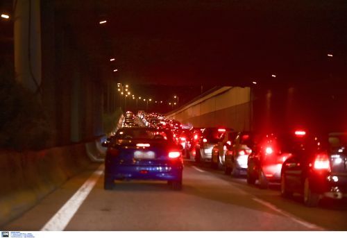 Αθηνών – Κορίνθου: Καραμπόλα τεσσάρων οχημάτων στο ύψος της Κινέτας – Καθυστερήσεις στους δρόμους