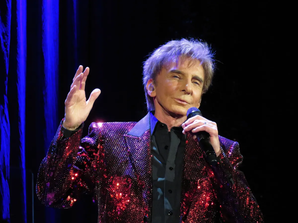 Ακούραστος ο Barry Manilow στα 80 του