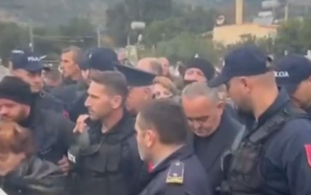 Φρέντι Μπελέρης: «Δεν τον άφησαν ούτε τον σταυρό του να κάνει» – Τι λέει ο αδελφός του