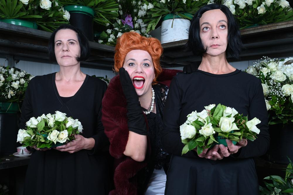 Και δεύτερη παράταση παραστάσεων για τις «Δούλες» του Ζαν Ζενέ