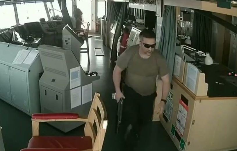 Οι Έλληνες μισθοφόροι που προστατεύουν πλοία από πειρατές – Βίντεο από την επίθεση Χούθι