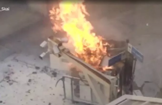 Νέο Φάληρο: Φωτιά σε όχημα στην παλιά παραλιακή