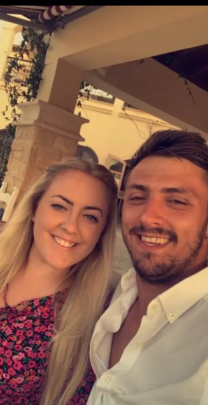 Η Finch γνώρισε τον 31χρονο Rob, έναν υδραυλικό στο διαδίκτυο στις 30 Οκτωβρίου 2021.