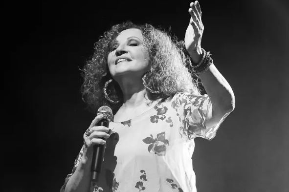 Πένθος για την Γλυκερία: Πέθανε η μητέρα της – Με ποιο τραγούδι την αποχαιρέτησε