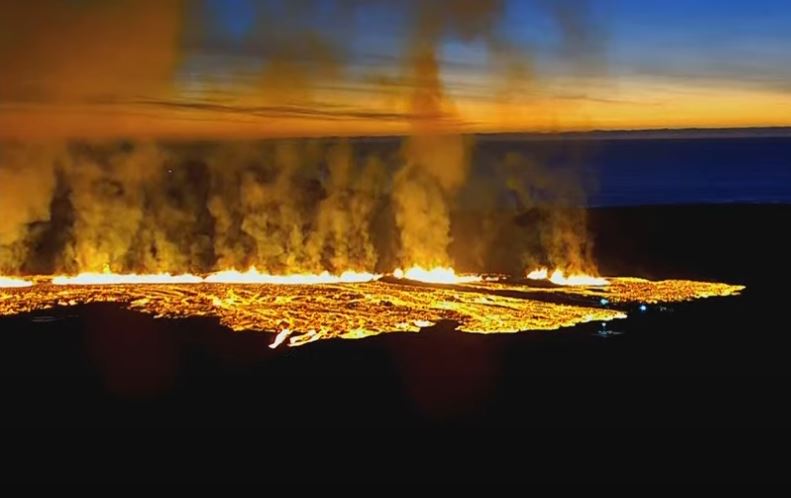 Ισλανδία: Σκηνές… αποκάλυψης από την έκρηξη του ηφαιστείου στο νοτιοδυτικό τμήμα – Δείτε LIVE εικόνα