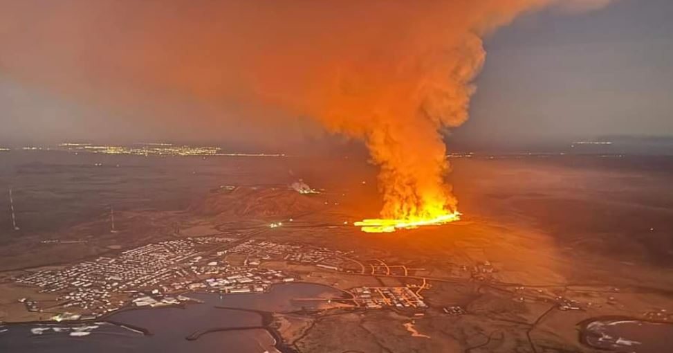 Eικόνες αποκάλυψης στην Ισλανδία: Λάβα από το ηφαίστειο που εξερράγη έφθασε σε σπίτια – ΒΙΝΤΕΟ