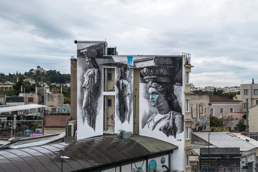 Μοναστηράκι: Εντυπωσιάζει το γκράφιτι του καλλιτέχνη INO, «Καρυάτιδες που Κλαίνε» – ΦΩΤΟ