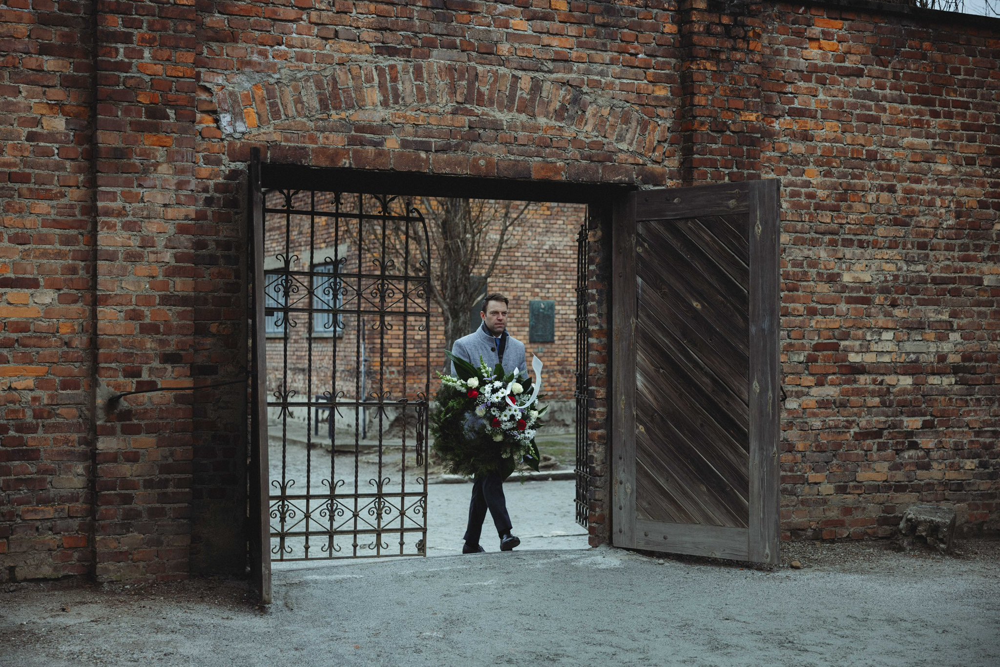 Κασσελάκης από το Άουσβιτς: Ο αγώνας απέναντι στο μίσος και τη μισαλλοδοξία είναι διαρκής