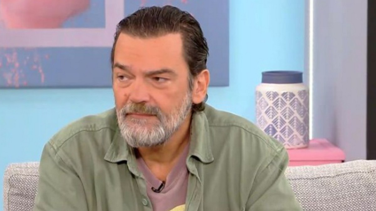 Κωνσταντίνος Καζάκος: Ακόμα είμαι για πολλούς ο γιος της Τζένης Καρέζη και του Κώστα Καζάκου