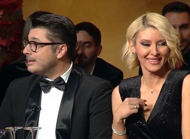 Λάμπρος Κωνσταντάρας: «Πάγωσαν» όλοι στο πλατό με την ευχή του για το 2024 – «Να σε καλούμε κάθε χρόνο σε ρεβεγιόν…»