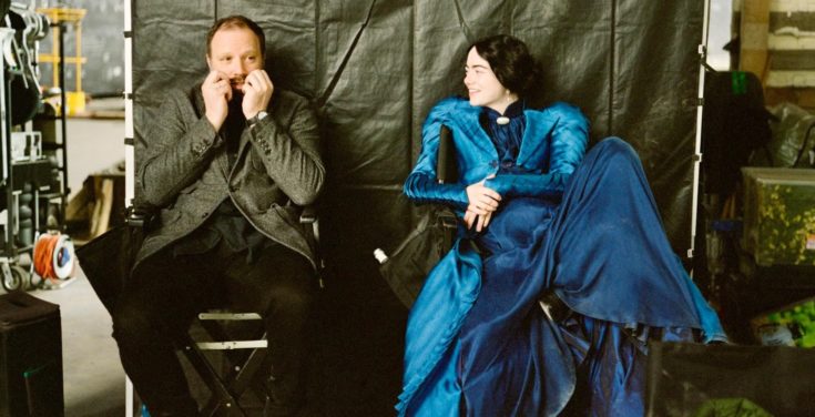 Ο Γιώργος Λάνθιμος με την Έμμα Στόουν στα γυρίσματα της ταινίας Poor Things.