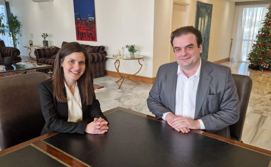 Υπουργείο Παιδείας: Το καλωσόρισμα του Κυριάκου Πιερρακάκη στην Ιωάννα Λυτρίβη