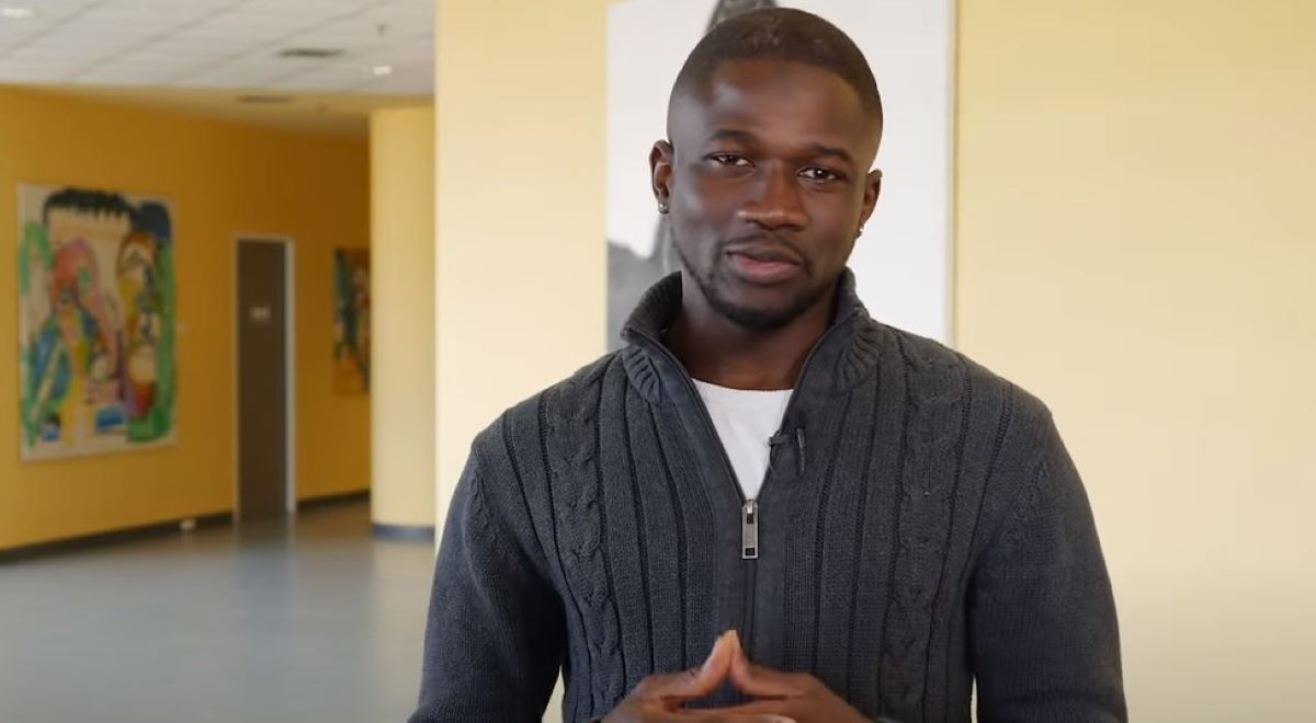 Μέντορες: Βοηθούν παιδιά προσφύγων στην εκμάθηση της ελληνικής γλώσσας