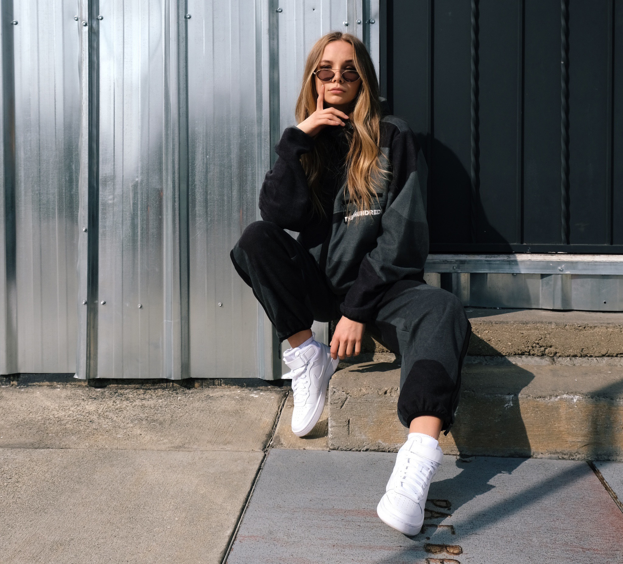 Διατηρήστε τα λευκά αθλητικά παπούτσια σαν καινούργια με ένα απλό υλικό